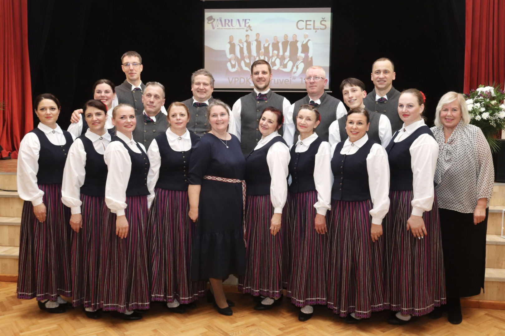Vidējās paaudzes deju kolektīvs “Vāruve”