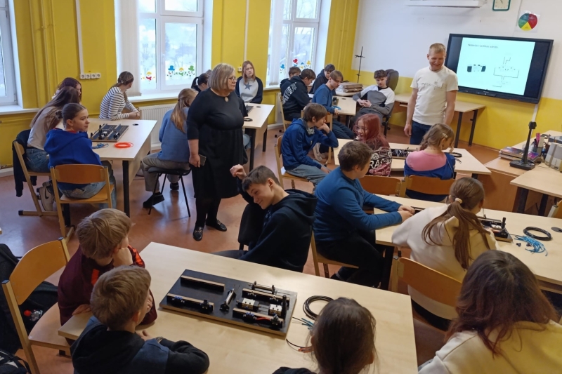 STEM un pilsoniskās līdzdalības projekta ietvaros īstenotas 83 norises