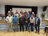 Zoles spēlētāji laimīgi par iegūtām balvām