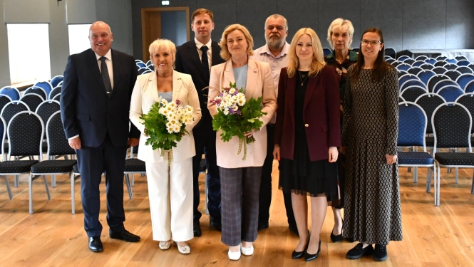Izglītības un zinātnes ministre Ilze Indriksone reģionālajā vizītē apmeklē Ugāles vidusskolu