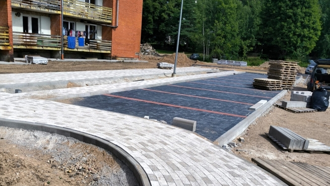 Zlēkās turpinās publiskās ārtelpas pārbūves un teritorijas labiekārtošanas darbi 