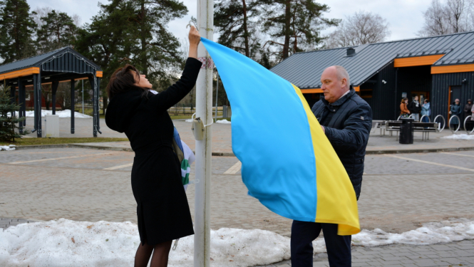 Tiek pacelts Ukrainas karogs