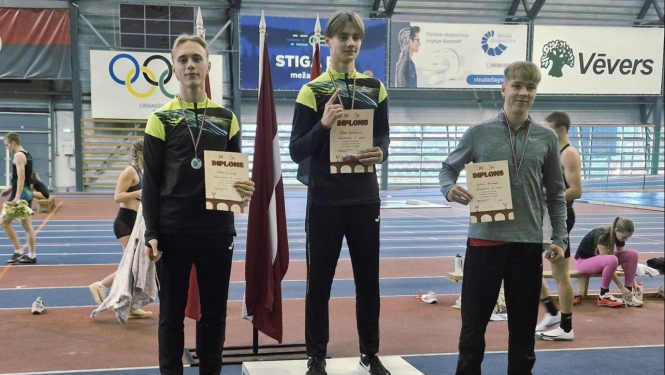 Elans un Ralfs izcīna 1. un 2. vietu 400m skrējienā