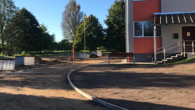 Piltenē Bērzu ielā notiek ielas pārbūve