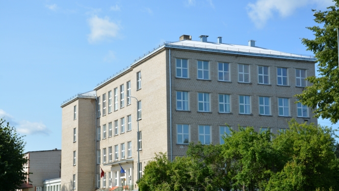 Ugāles vidusskola