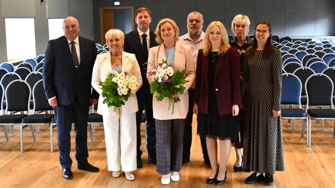 Izglītības un zinātnes ministre Ilze Indriksone reģionālajā vizītē apmeklē Ugāles vidusskolu