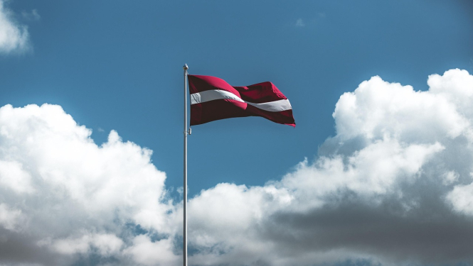 Latvijas karogs mastā