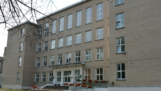 Ugāles vidusskolas ēka