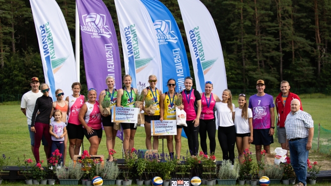 Ventspils novada čempionātā pludmales volejbolā sievietēm triumfē Žeimunde/Černuho
