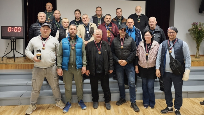 Zoles spēlētāji laimīgi par iegūtām balvām