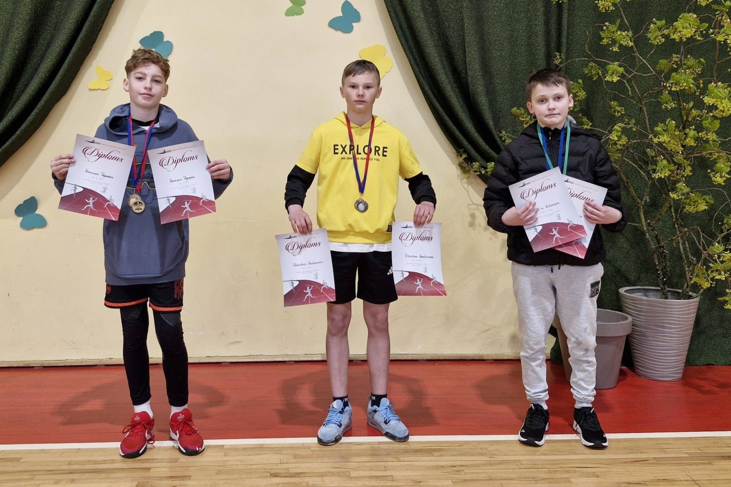 80m metru skrējiena zēnu apbalvošana