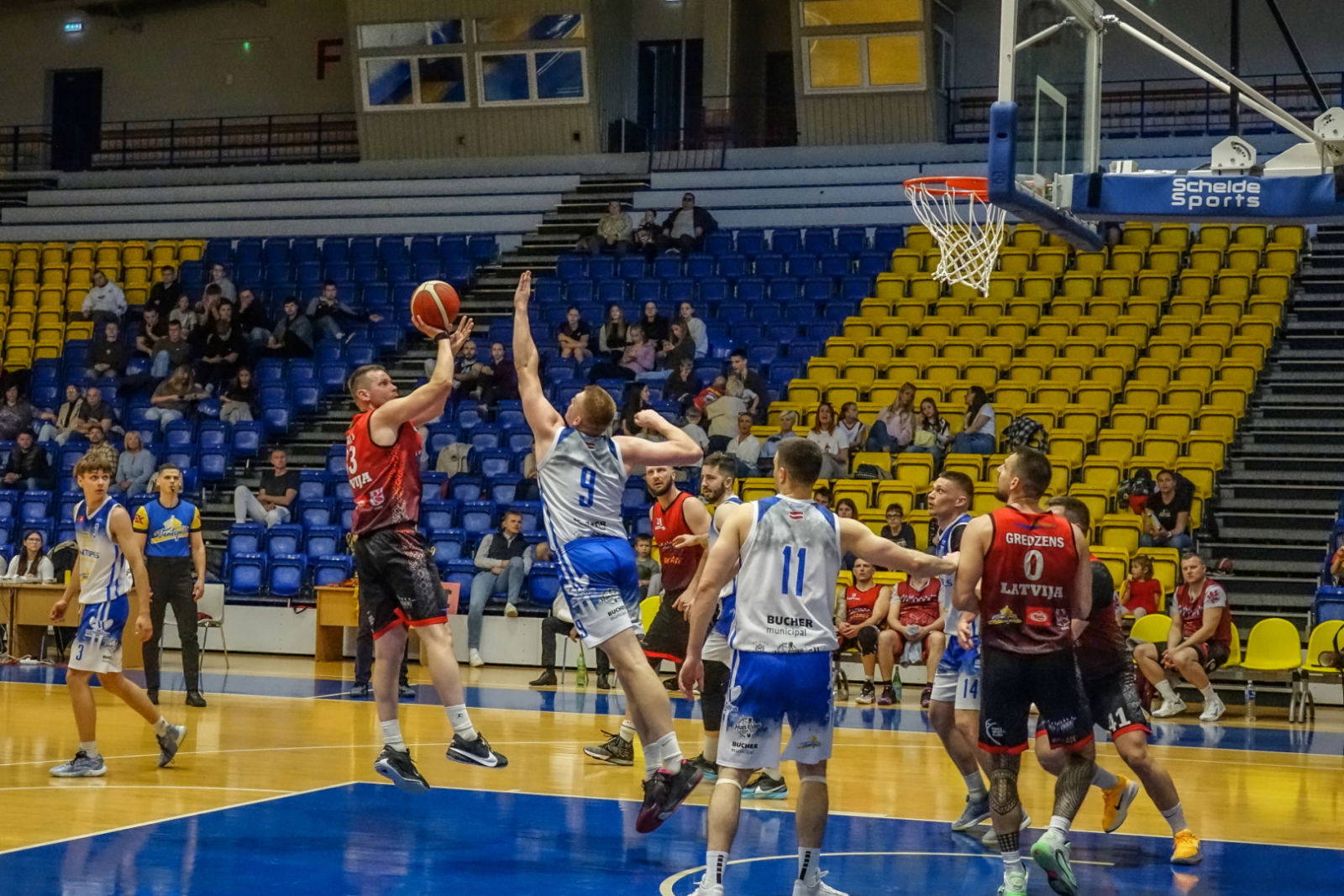 Komanda spēlē pret Ventspils Tehikumu