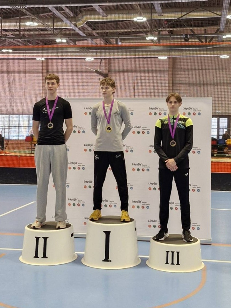 Elanam 3. vieta 60m skrējienā