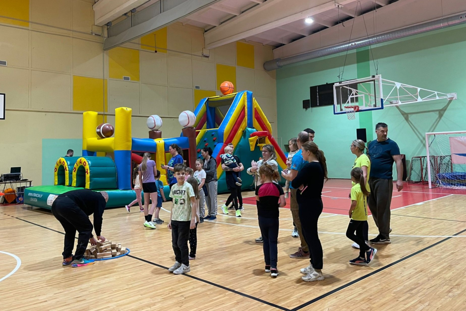 Zūru sporta zāli piepildīja sportisks gars