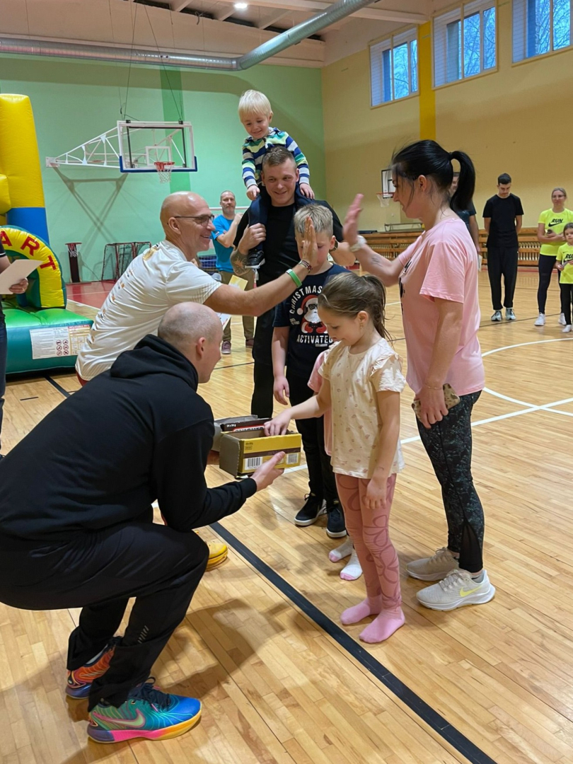 Ģimenes apbalvo Aigars Matisons un Arvis Anderšmits