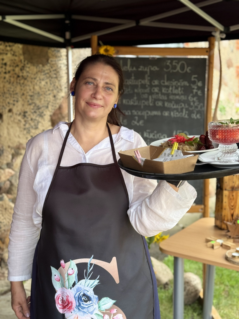 Pužiņ saimniece gaidīja viesus ar smaidu