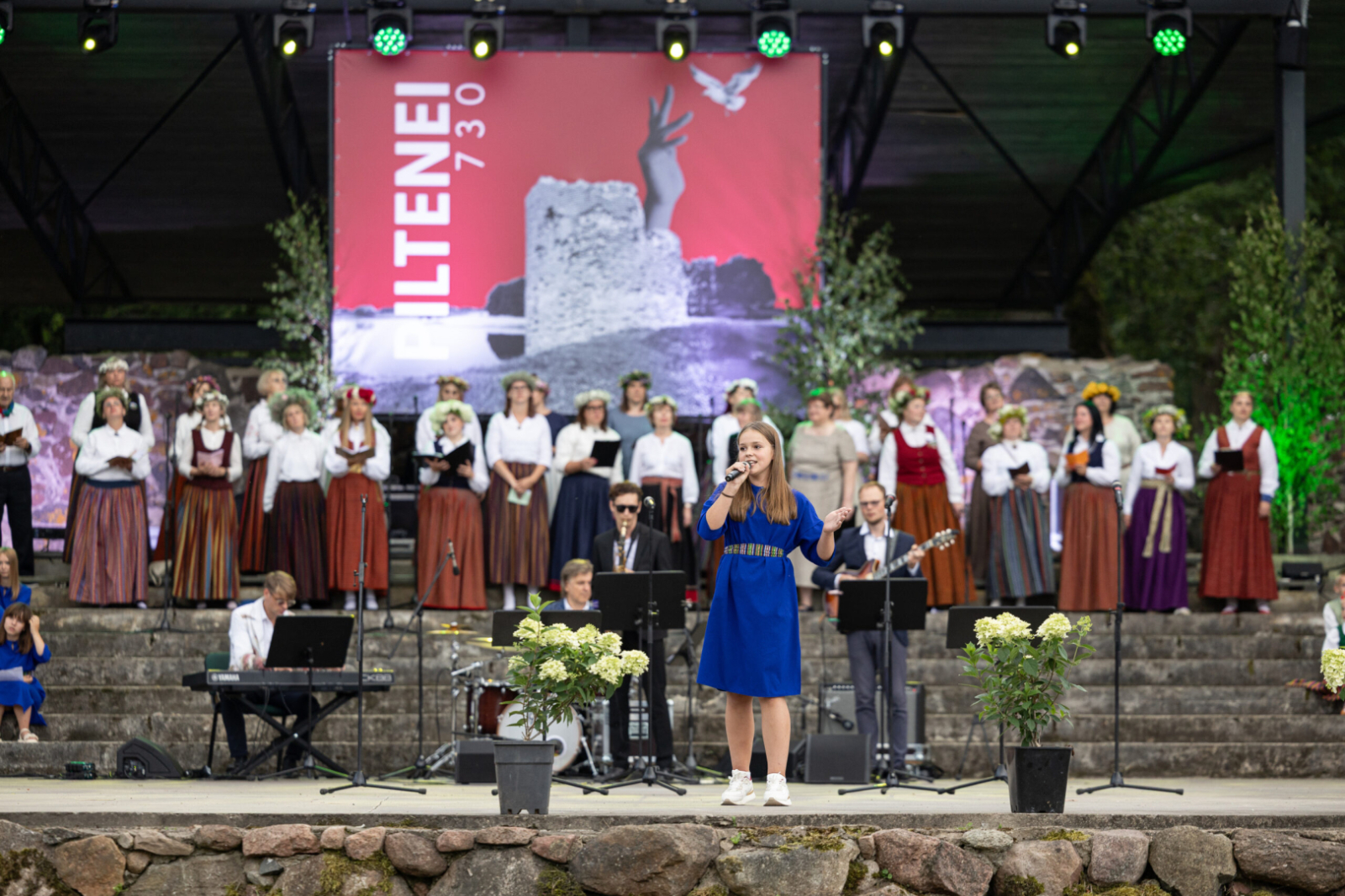 Piltenes estrādē izskan koncerts "Piltenes leģenda"