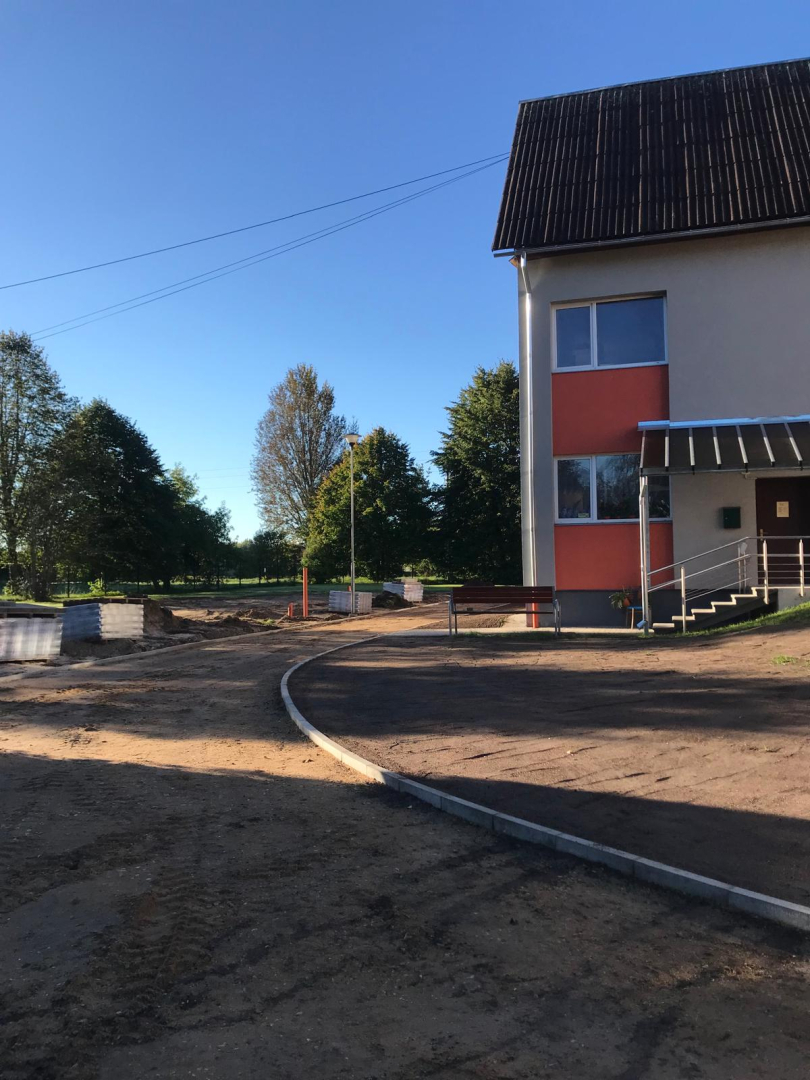 Piltenē Bērzu ielā notiek ielas pārbūve
