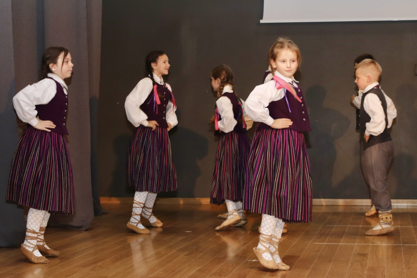 Dejo bērnu deju kolektīvs