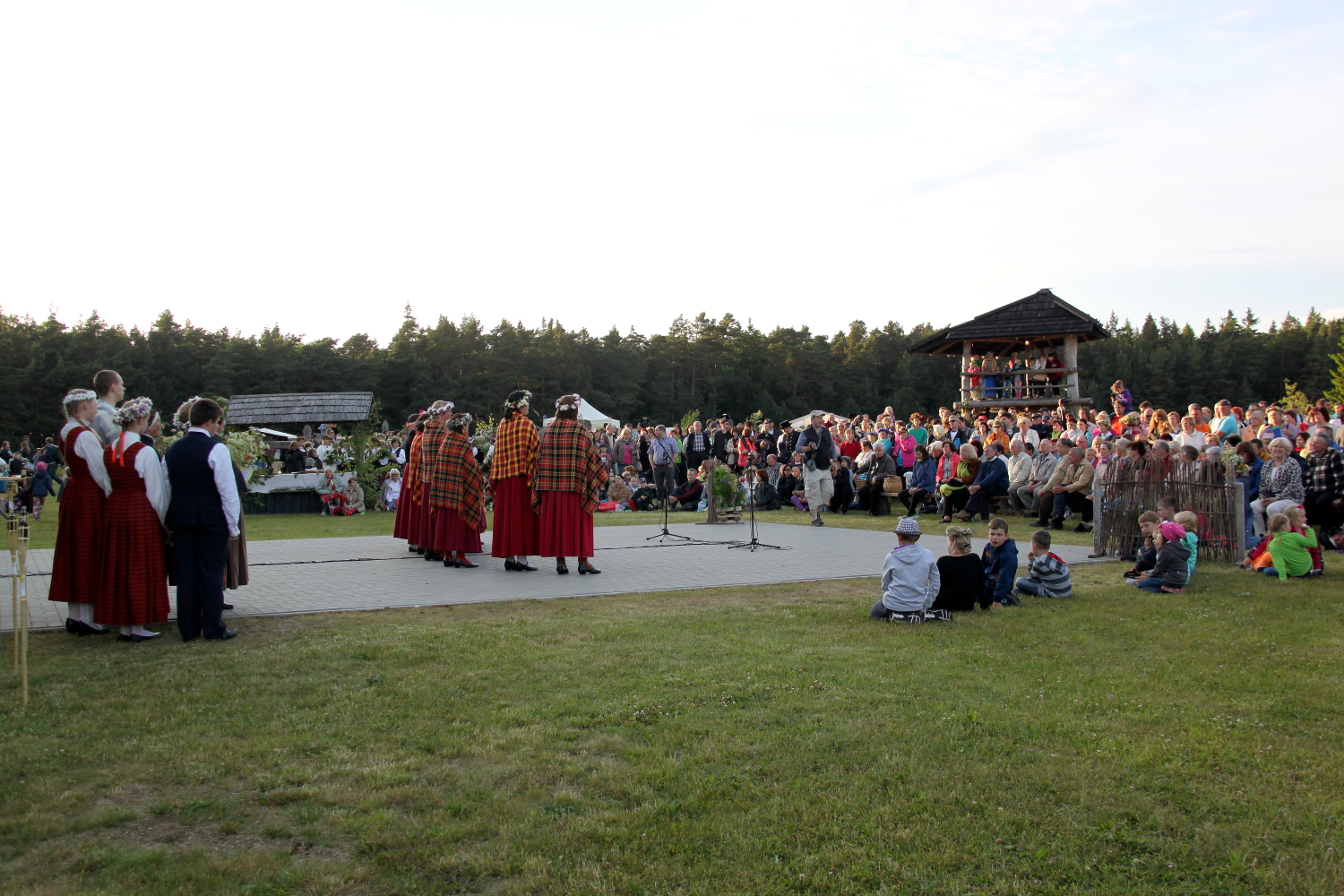 Folkloras kopas un apmeklētāji