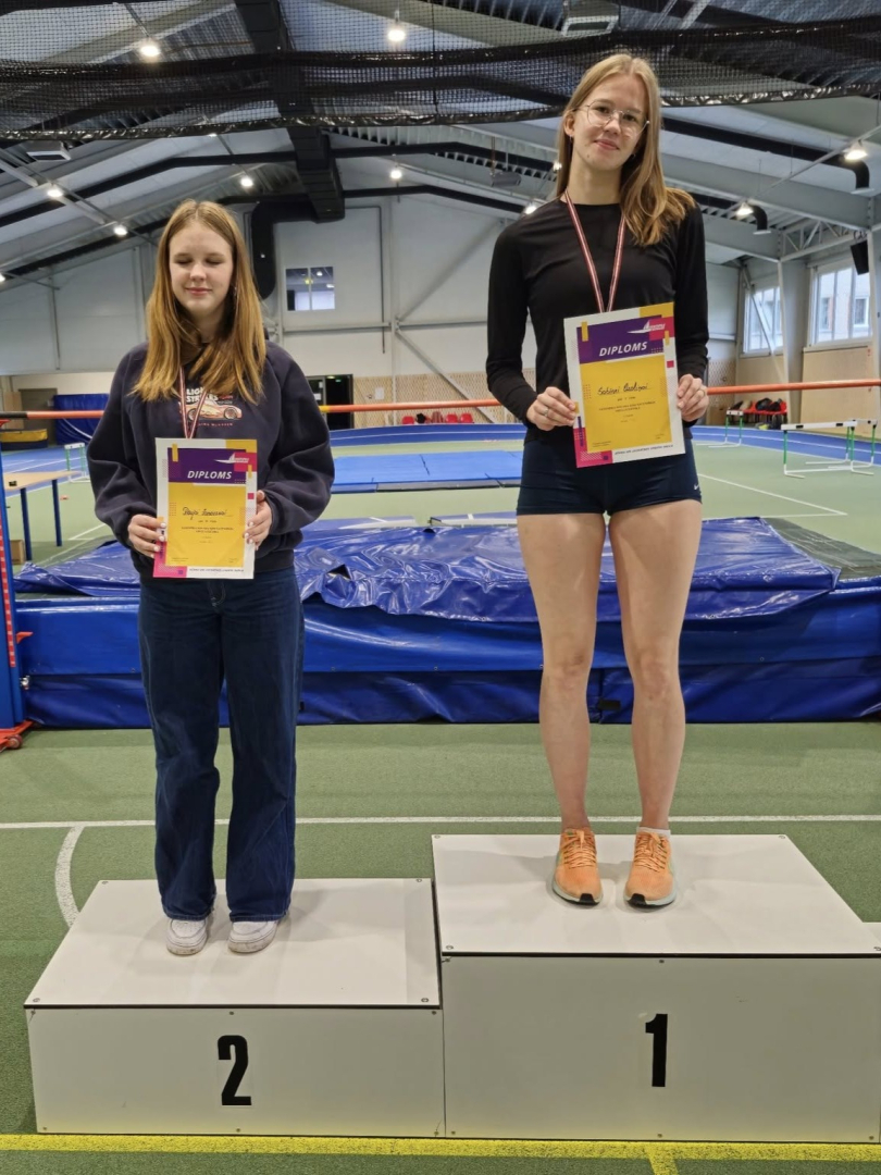 u18 60 m barjerskrējiena meiteņu pjedestāls