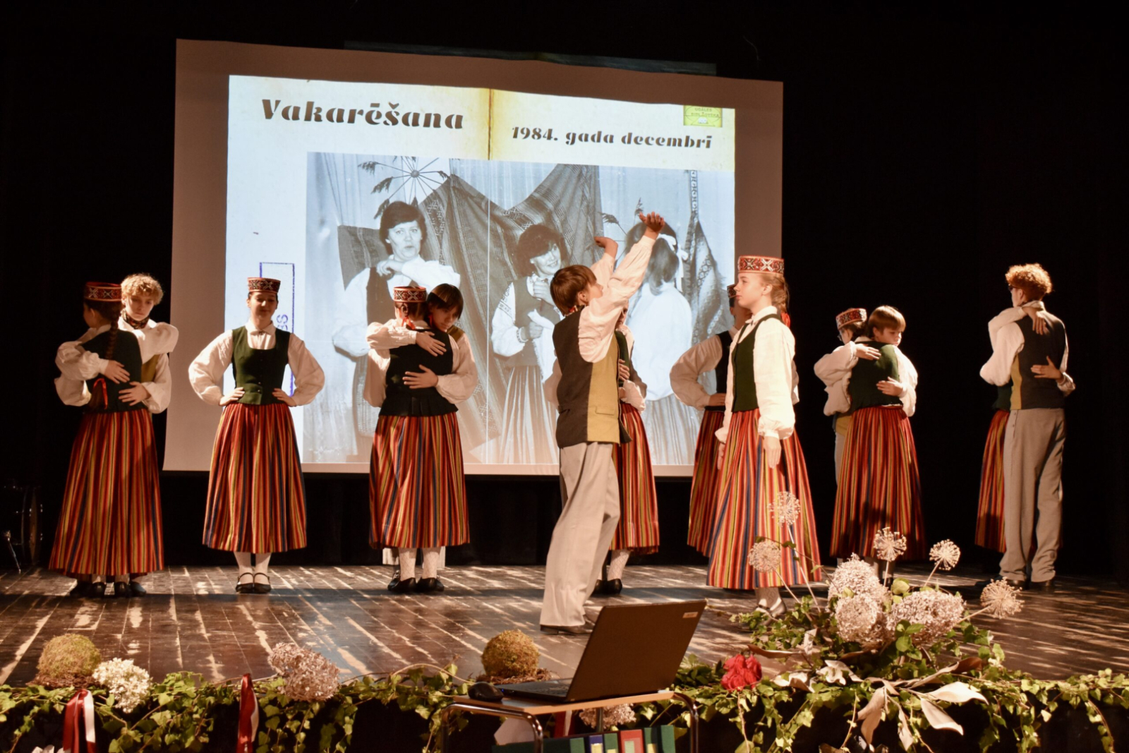 Dejo tautas deju kolektīvs