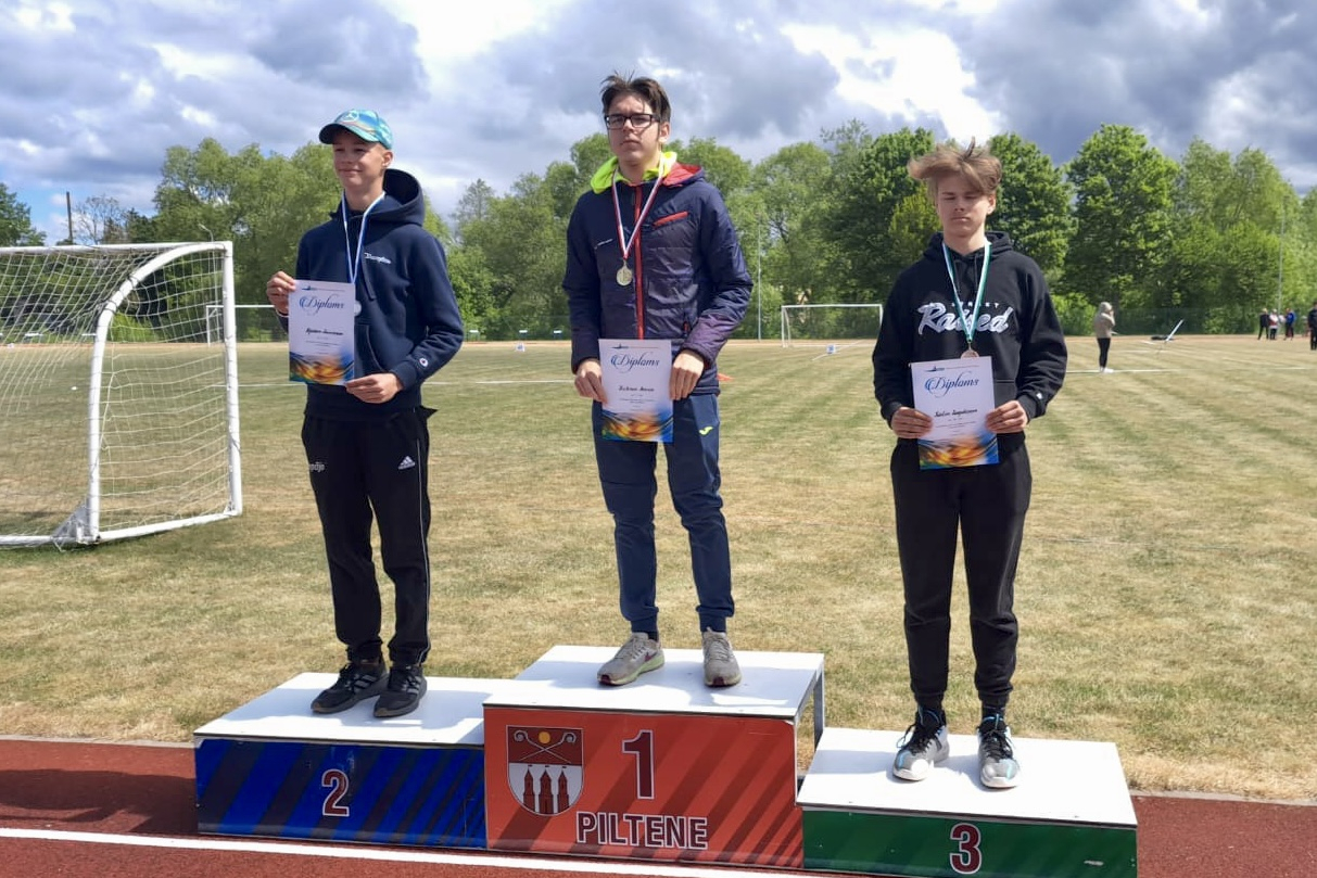 Sportisti ar diplomiem
