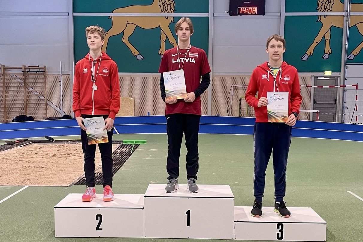 Sportisti ar diplomiem