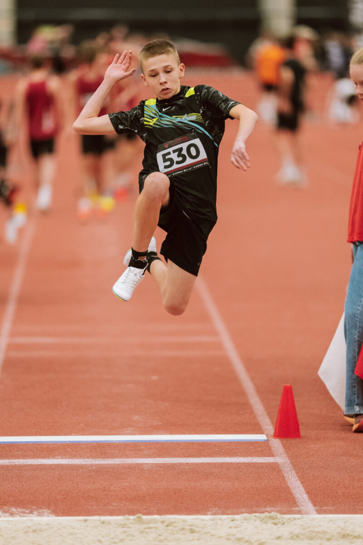 Sportists lēcienā