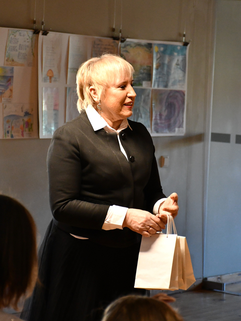 Aina Klimoviča pasakās žūrijai