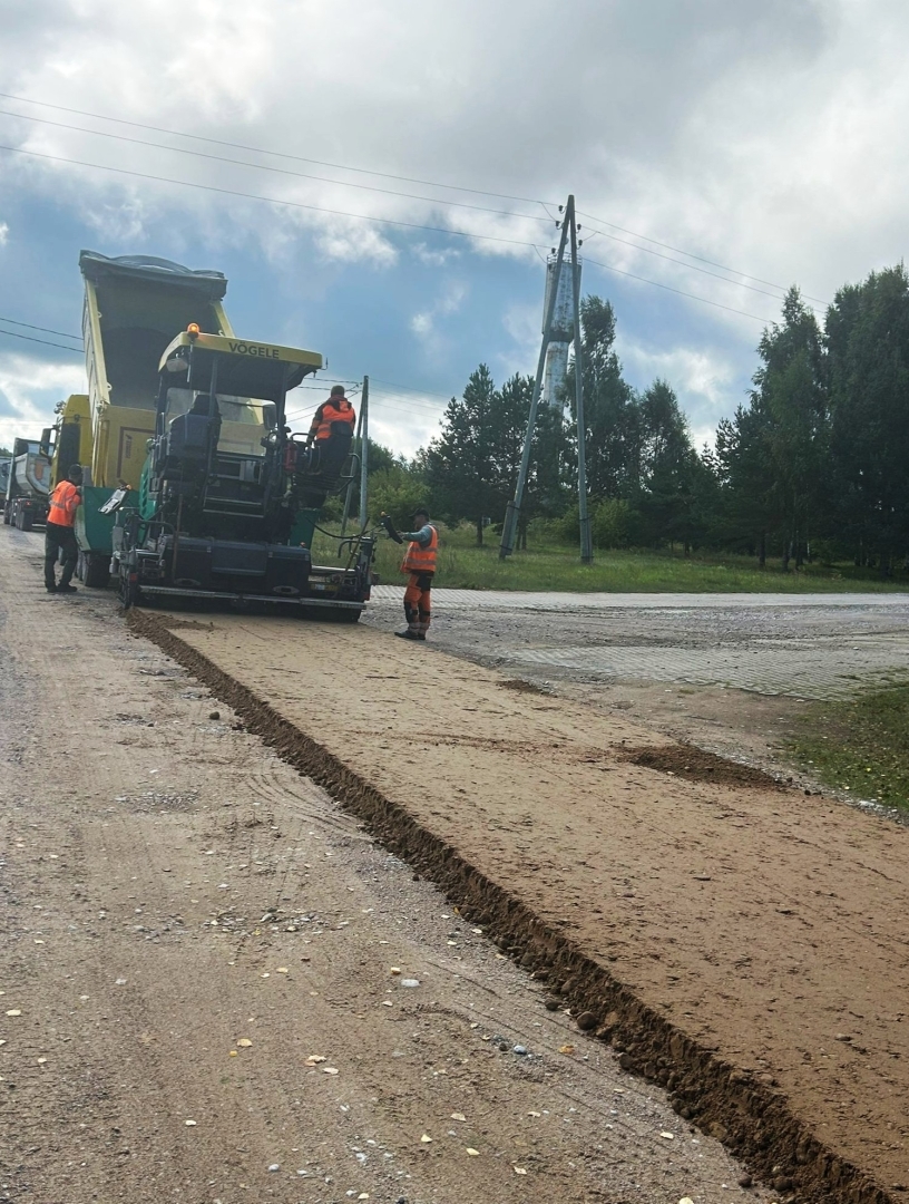 Ventspils novada Jūrkalnes pagastā ar Eiropas Savienības fonda atbalstu veic ceļa posma pārbūves darbus  