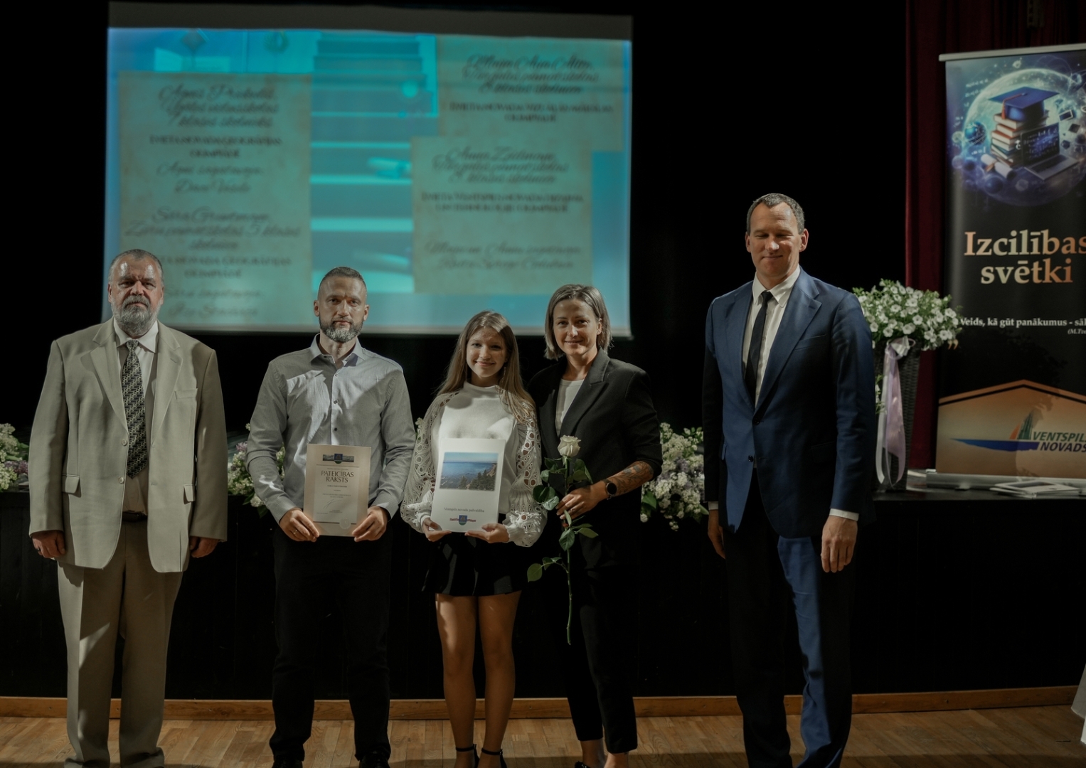 Tiek sveikti izcilnieki