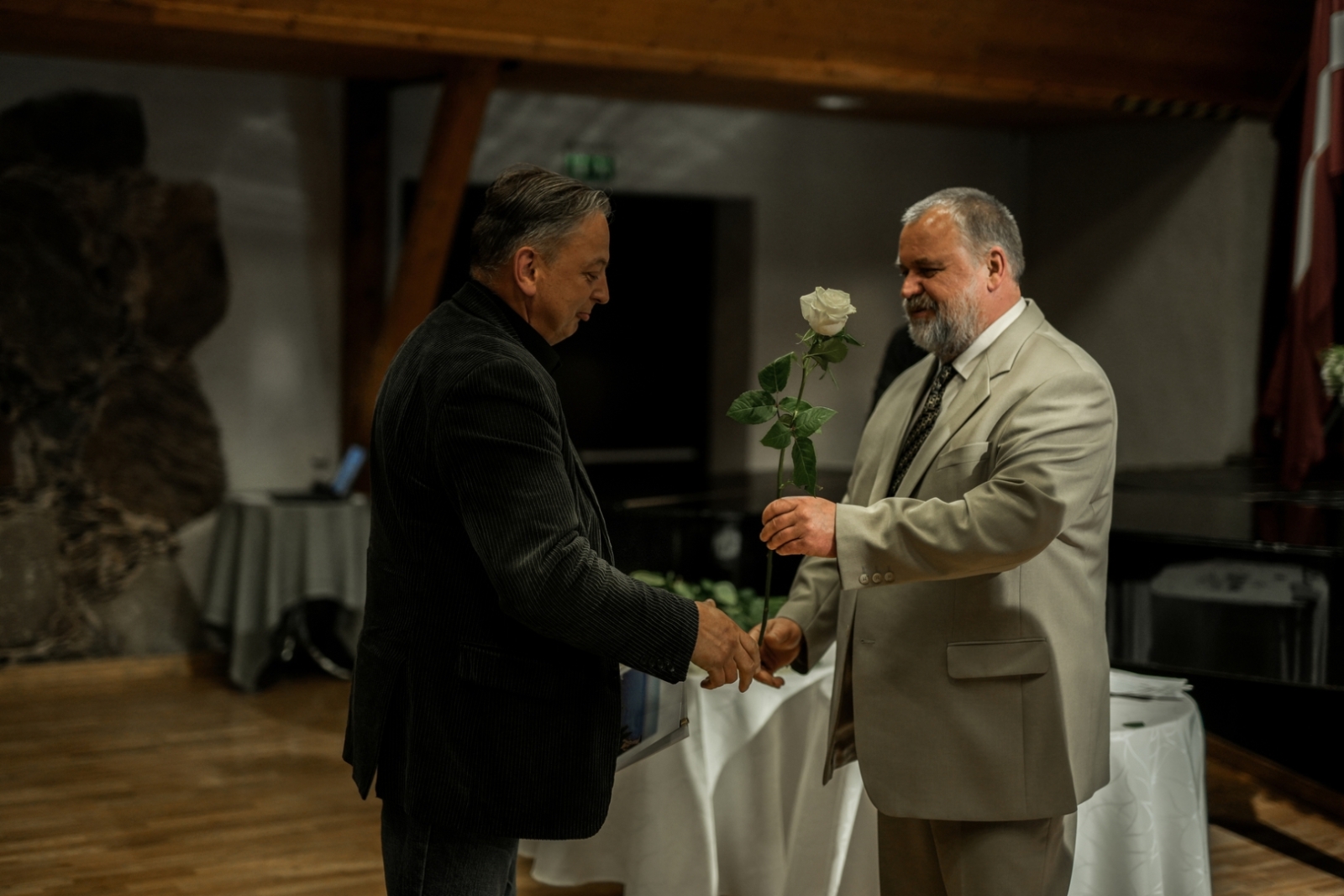 Ugālē sveic pedagogus un izcilniekus