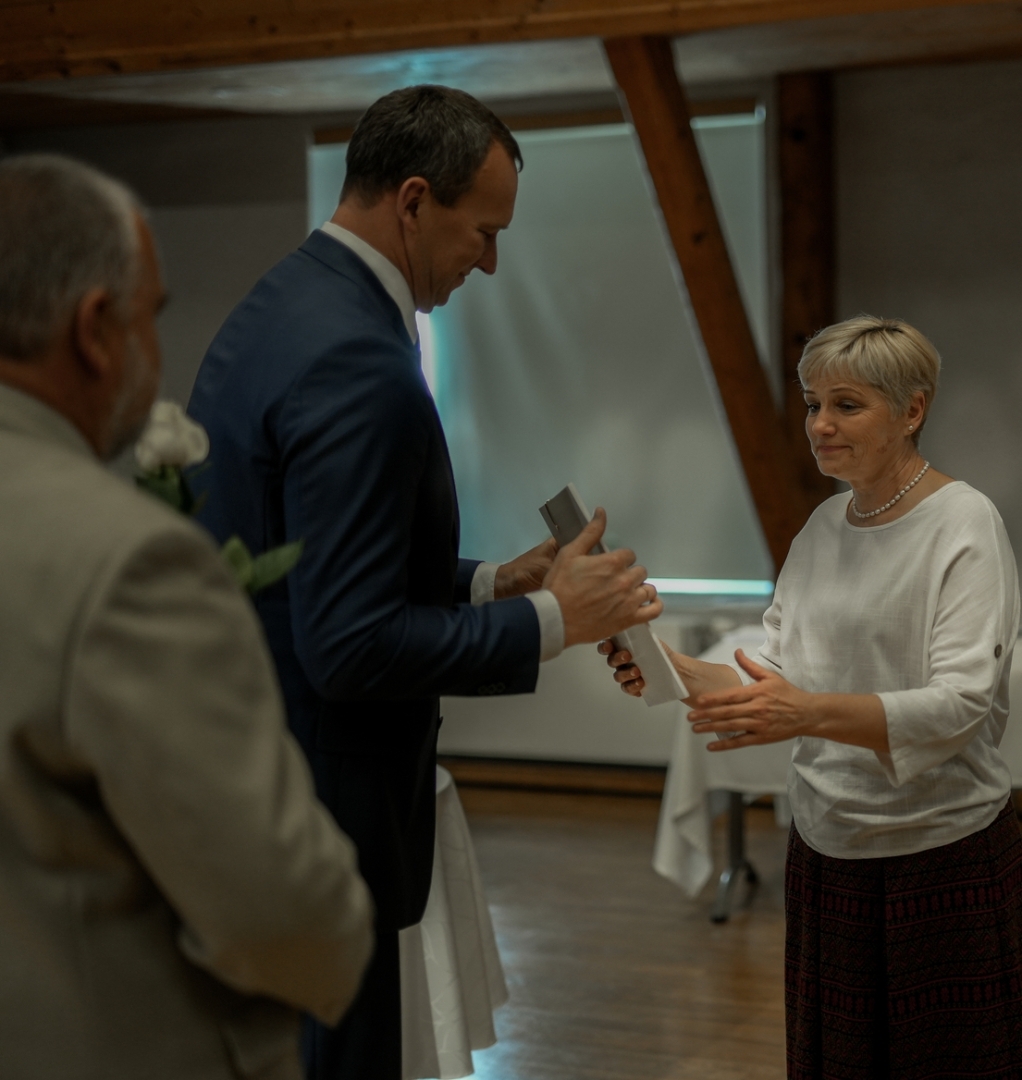 Ugālē sveic pedagogus un izcilniekus