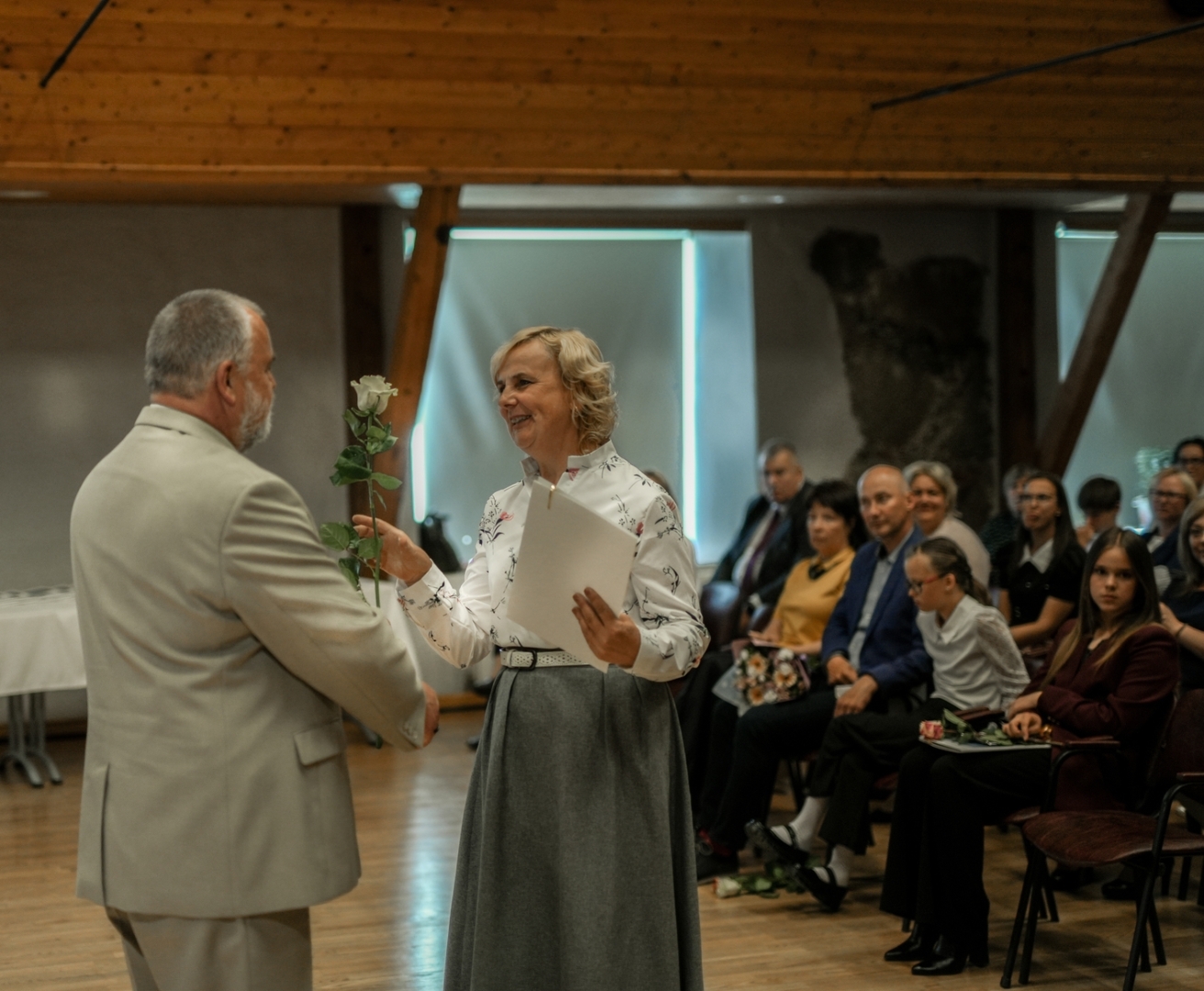 Ugālē sveic pedagogus un izcilniekus