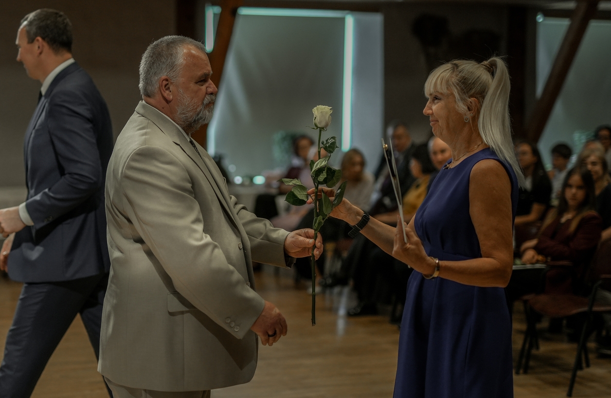 Ugālē sveic pedagogus un izcilniekus