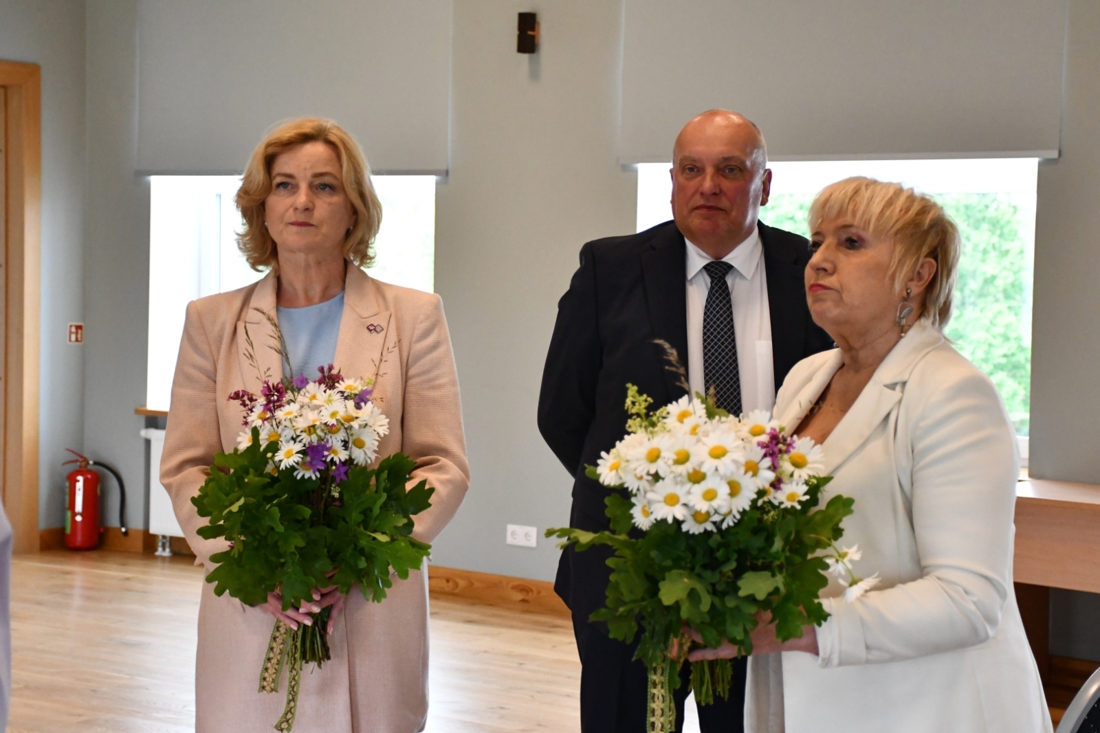 Izglītības un zinātnes ministre Ilze Indriksone reģionālajā vizītē apmeklē Ugāles vidusskolu