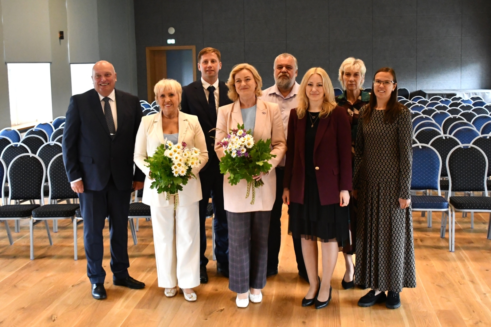 Izglītības un zinātnes ministre Ilze Indriksone reģionālajā vizītē apmeklē Ugāles vidusskolu