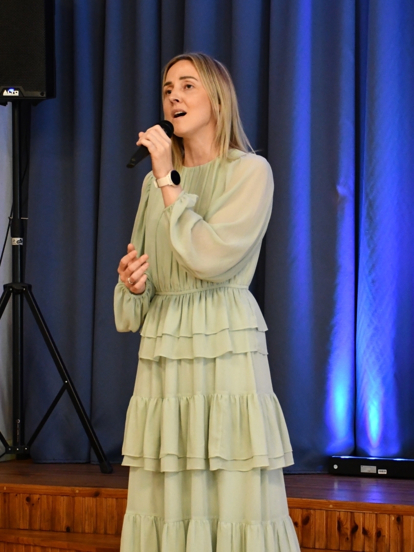 Uzstājās užavniece Laura