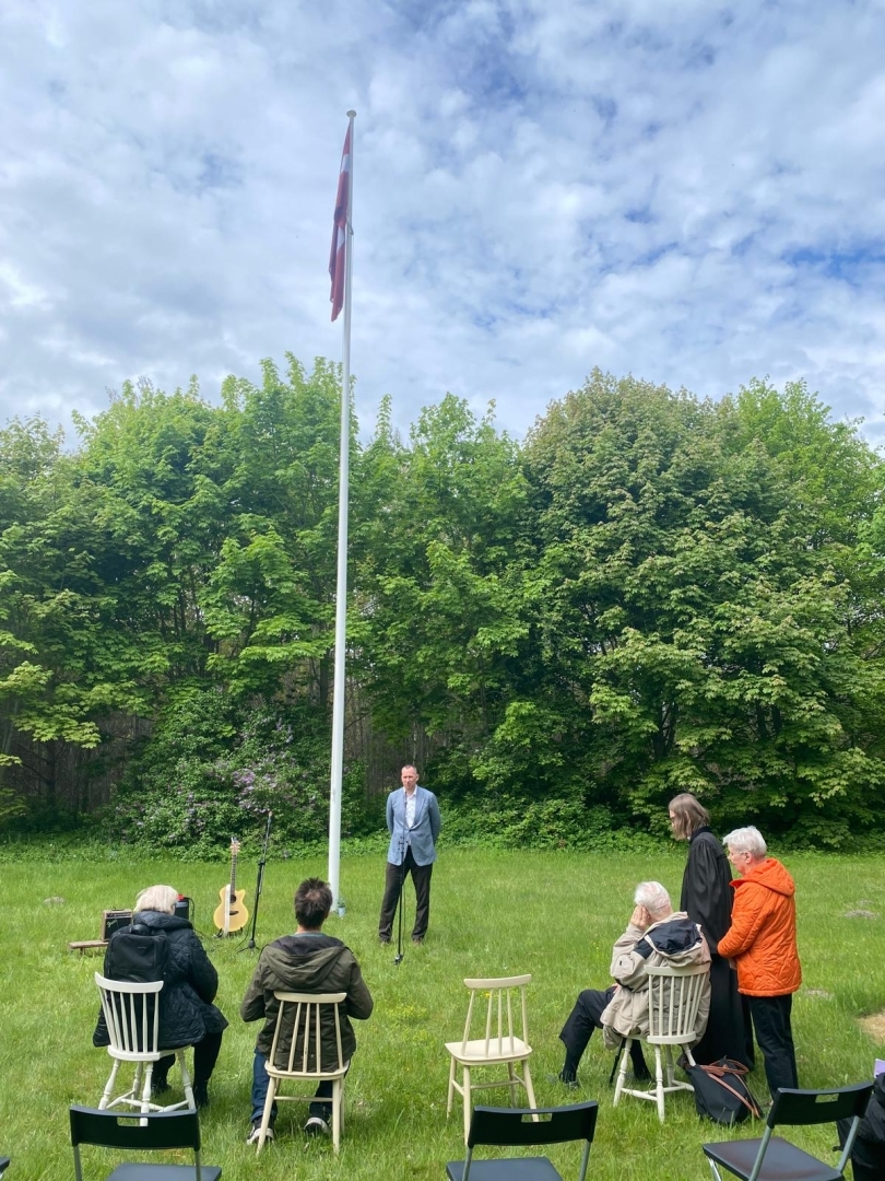 Normunds Zariņš sapulcinājis viesus dalībai konferencē “Citāda saruna par 4. maiju’’