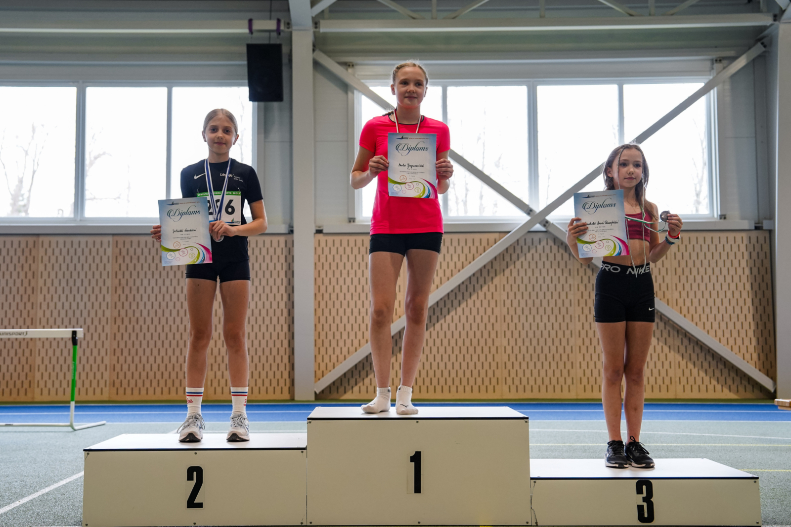 Sportisti uz pjedestāla 