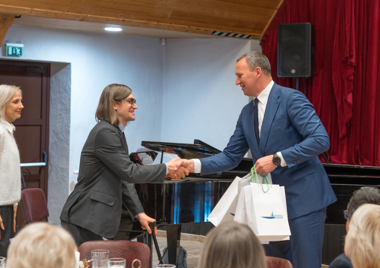 Andis Zariņš pasakās Normundam Zariņam
