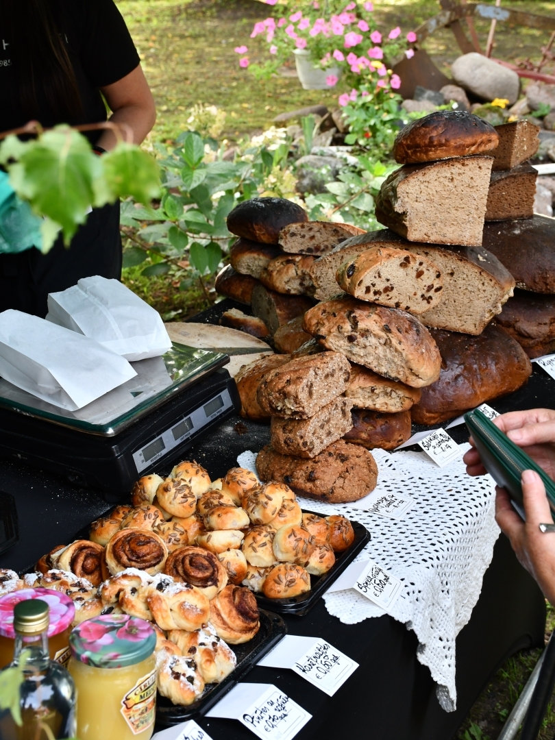Cīrulīšu gardā maize un saldumi