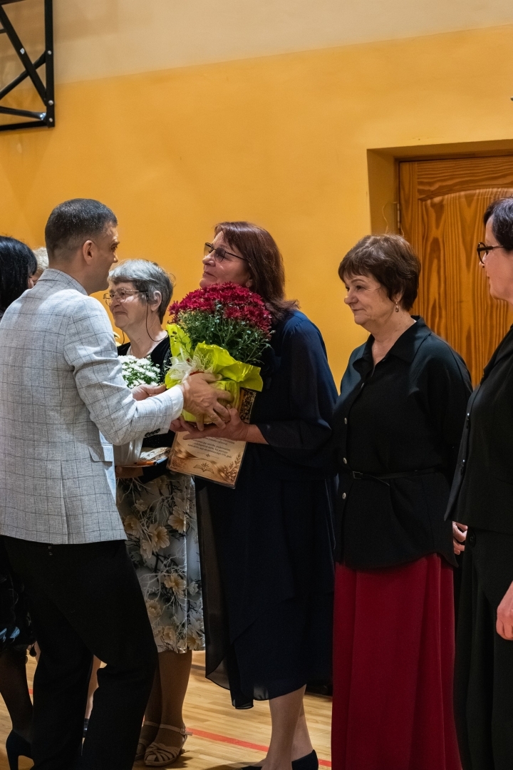 Puzes pamatskolai nosvinēta 150 gadu jubileja