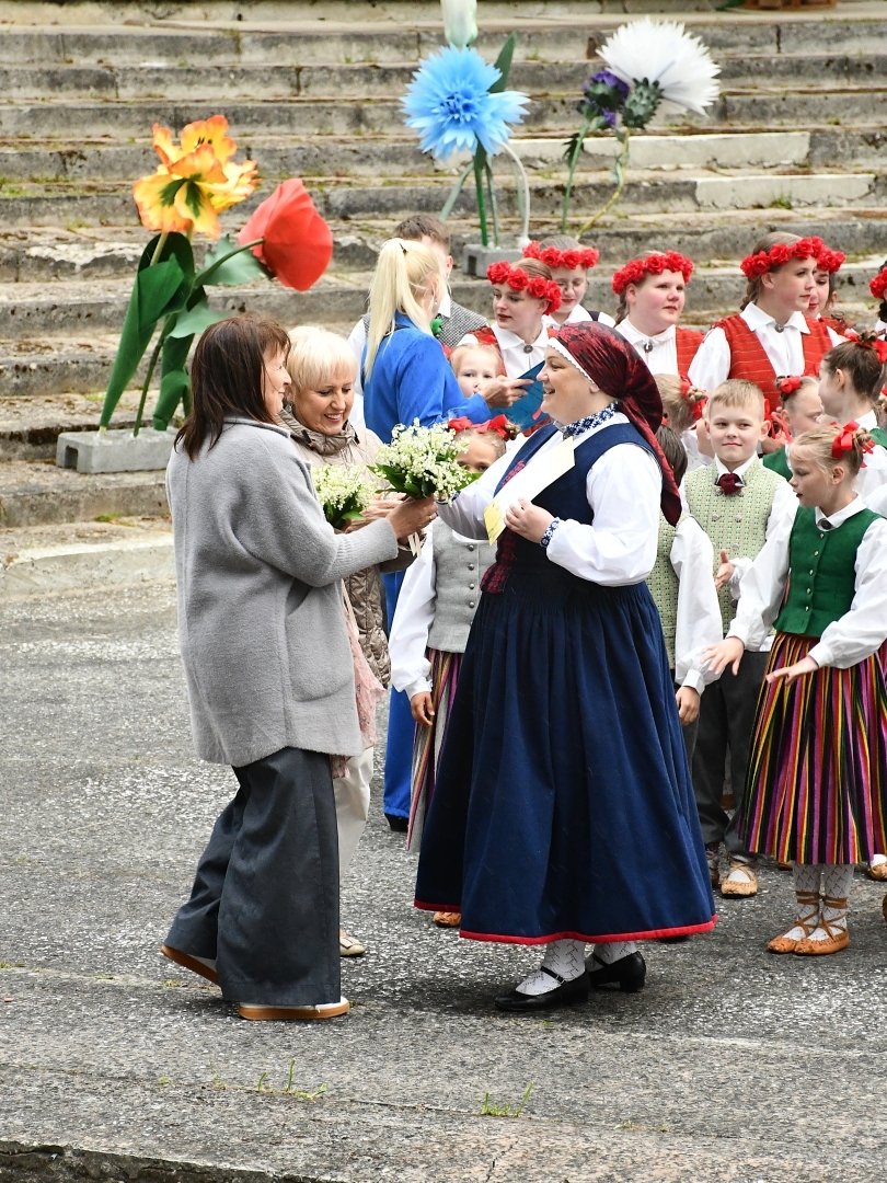 Sveic deju kolektīvu vadītājas