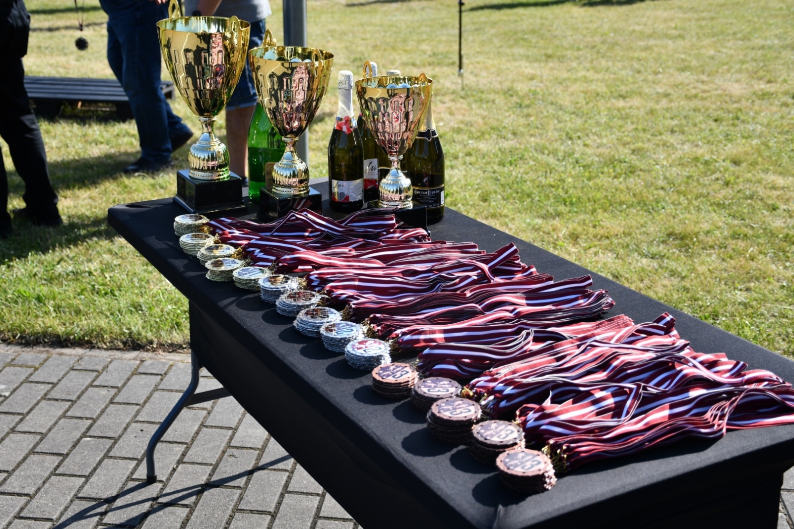 Popē notika sporta spēles