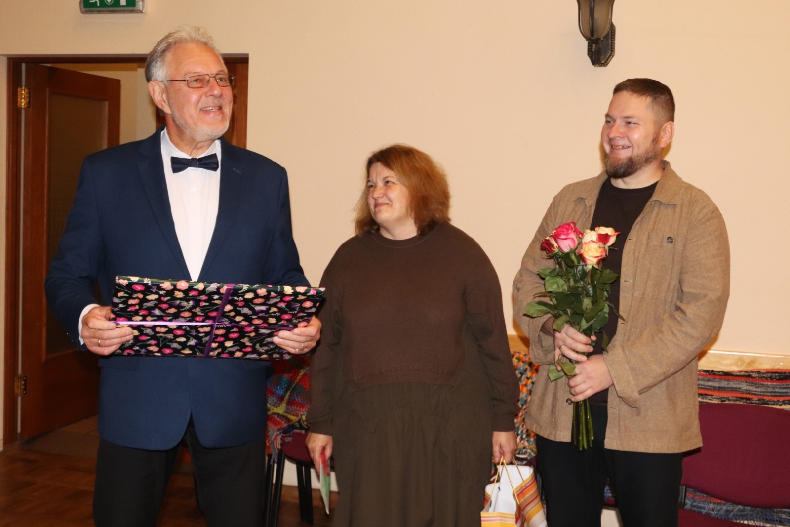 Ances kultūras namā “Paukers” kopā ar tuvākiem un tālākiem viesiem nosvinēja savu 30. jubileju, svētkus apvienojot ar tradicionālo amatnieku spietu