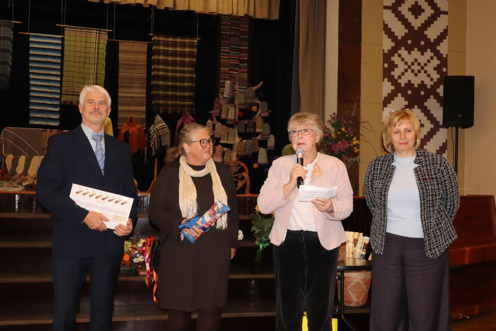 Ances kultūras namā “Paukers” kopā ar tuvākiem un tālākiem viesiem nosvinēja savu 30. jubileju, svētkus apvienojot ar tradicionālo amatnieku spietu