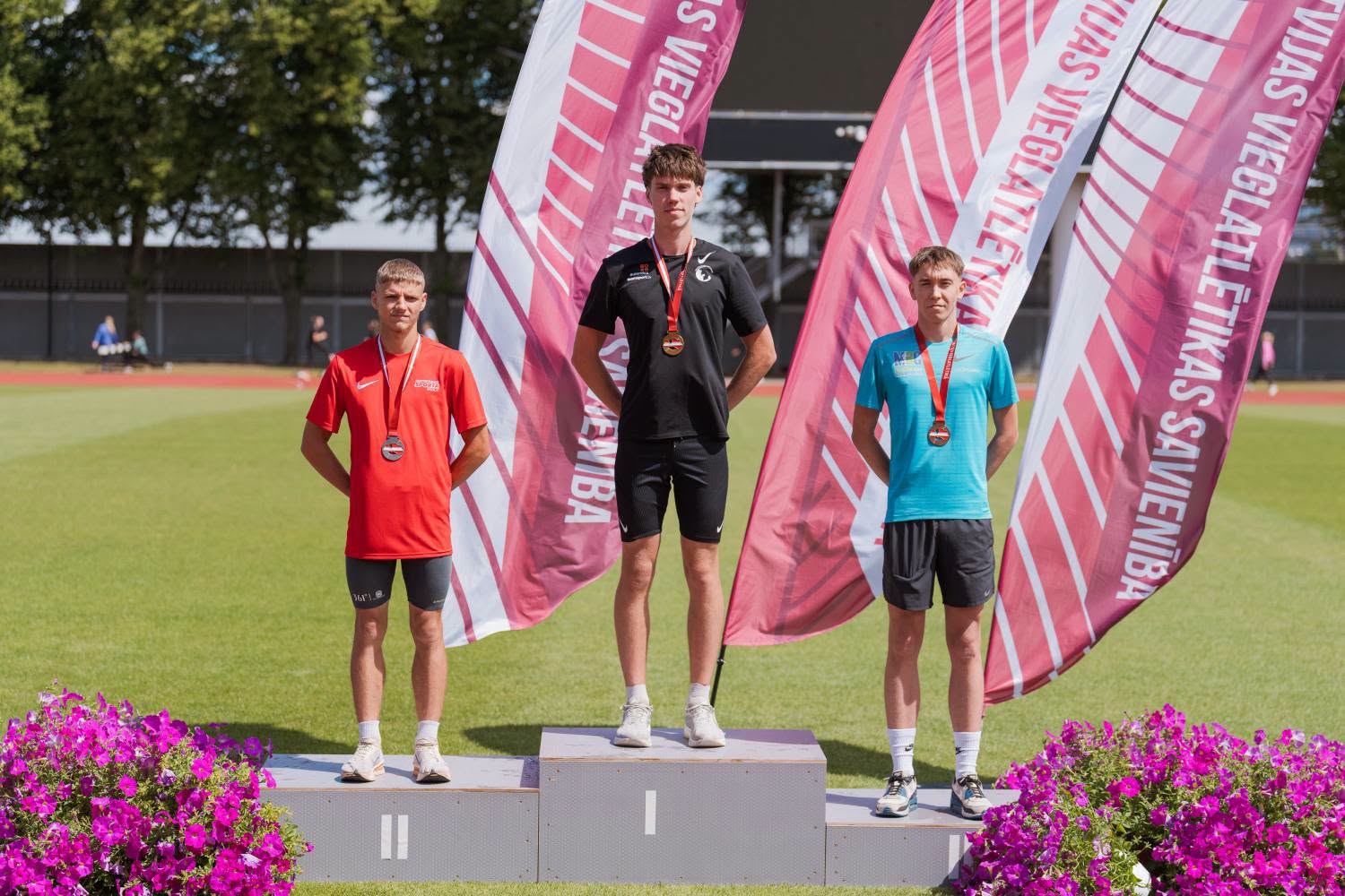 Sportisti uz pjedestāla 
