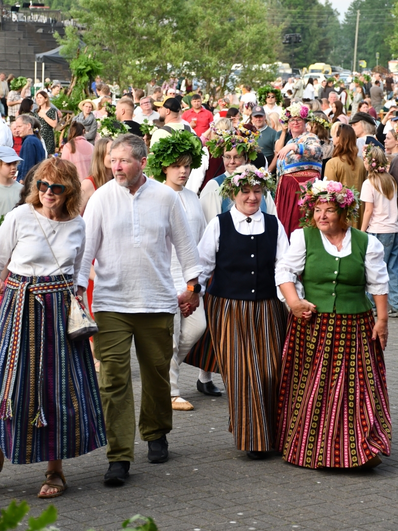 Saulgrieži aizvadīti silti un sirsnīgi